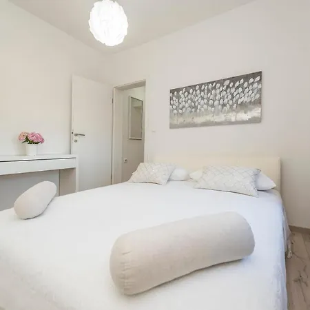 Matej Проживание в семье Бибинье